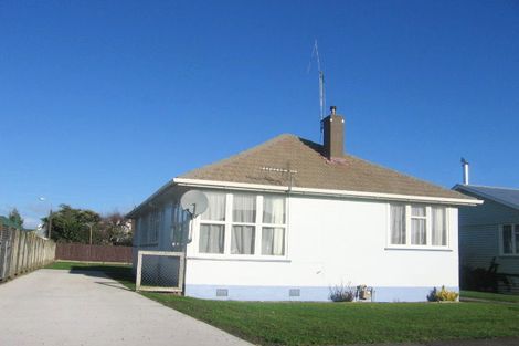 Photo of property in 33 Exeter Crescent, Takaro, Palmerston North, 4412