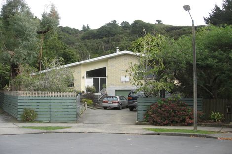 Photo of property in 6 Pohue Grove, Stokes Valley, Lower Hutt, 5019