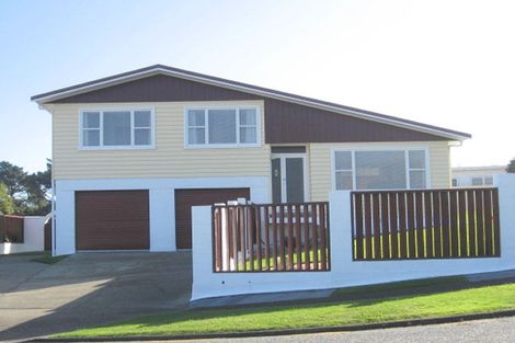 Photo of property in 2 Brian Place, Titahi Bay, Porirua, 5022