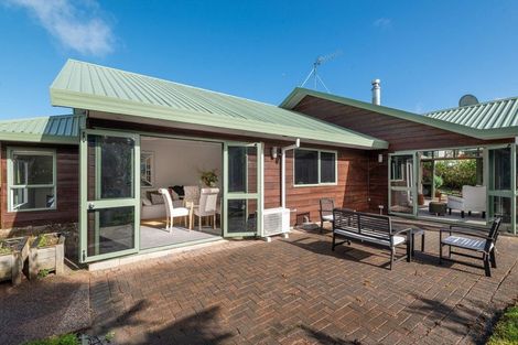 Photo of property in 43 Unsworth Drive, Unsworth Heights, Auckland, 0632
