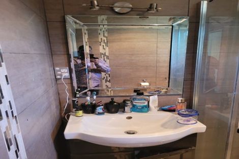 Photo of property in 21 Dundale Avenue, Blockhouse Bay, Auckland, 0600