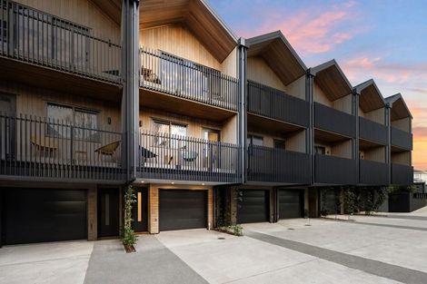 Photo of property in 5/47 Taipari Road, Te Atatu Peninsula, Auckland, 0610