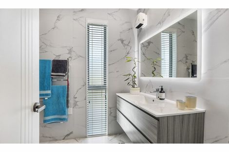 Photo of property in 33 Takurua Terrace, Orewa, 0931