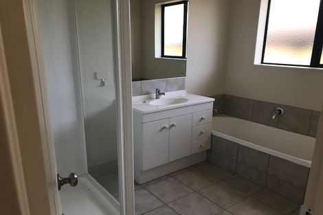 Photo of property in 24 Woodcroft Way, Pukekohe, 2120