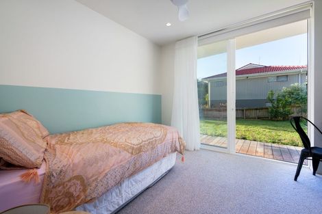 Photo of property in 5 Seaton Road, Murrays Bay, Auckland, 0630