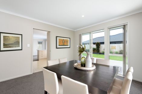Photo of property in 28 Rainey Crescent, Papamoa Beach, Papamoa, 3118