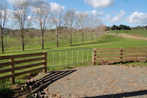 Photo of property in 72 Rangiora Road, Kaiwaka, 0573