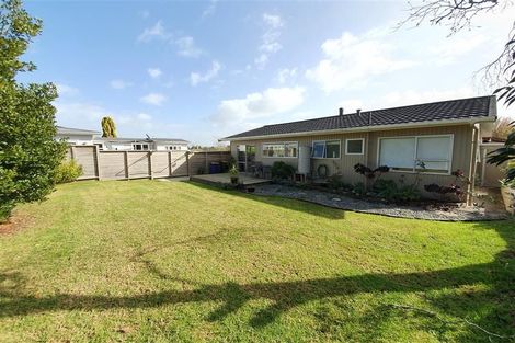 Photo of property in 2/18a Sherwood Avenue, Te Atatu South, Auckland, 0610