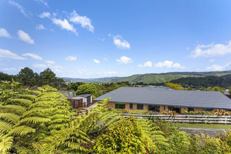 Photo of property in 32 Mount Marua Drive, Timberlea, Upper Hutt, 5018