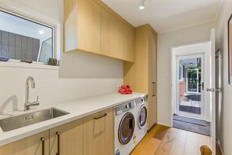 Photo of property in 18 Meadway, Sunnyhills, Auckland, 2010