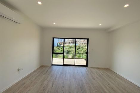 Photo of property in 35b Crestview Rise, Papakura, 2110