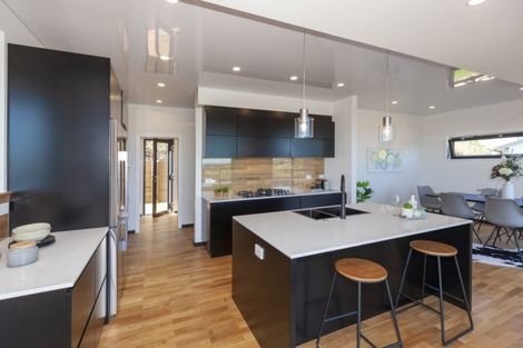 Photo of property in 101 Kakariki Grove, Waikanae, 5036