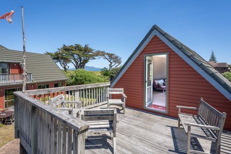 Photo of property in 2 Kitchener Street, Te Horo Beach, Otaki, 5581