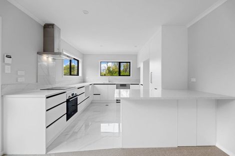 Photo of property in 9 Winnie Close, Acacia Bay, Taupo, 3330