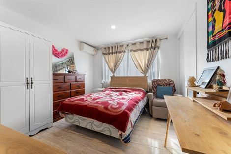 Photo of property in 9 Gwendoline Avenue, Te Atatu Peninsula, Auckland, 0610