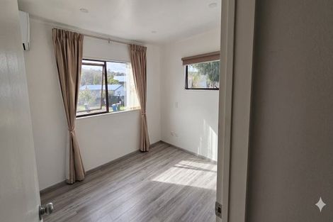 Photo of property in 28 Meadowvale Rise, Titirangi, Auckland, 0604