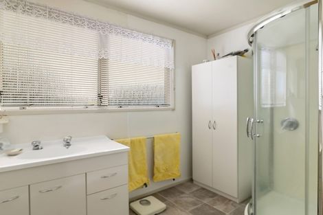 Photo of property in 25 Matthew Place, Kawaha Point, Rotorua, 3010