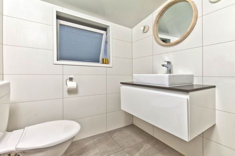 Photo of property in 24 Sulphur Beach Road, Northcote Point, Auckland, 0627