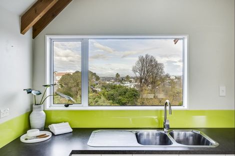 Photo of property in 121 Thompson Road, Bluff Hill, Napier, 4110