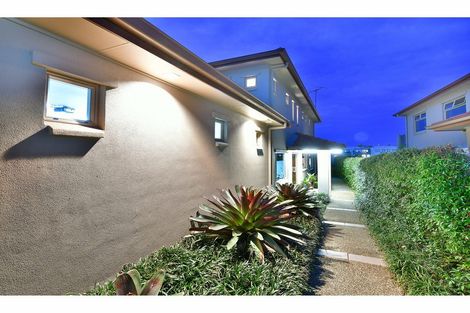 Photo of property in 2/126 Whangaparaoa Road, Red Beach, 0932