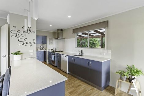 Photo of property in 42 Banyan Drive, Totara Heights, Auckland, 2105