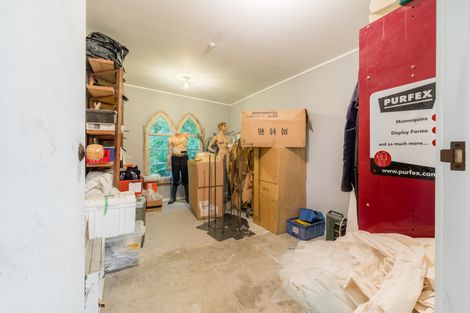 Photo of property in 2 Kaponga Crescent, New Lynn, Auckland, 0600