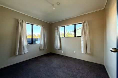 Photo of property in 19a Glenhaven Place, Te Atatu Peninsula, Auckland, 0610