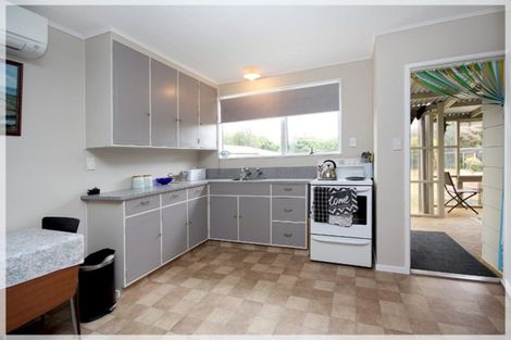Photo of property in 14 Punga Street, Tangimoana, 4822