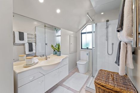 Photo of property in 2/24 Heathcote Road, Castor Bay, Auckland, 0620