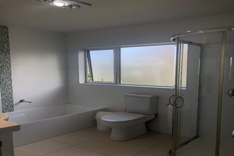 Photo of property in 16 Loughros Place, Pinehill, Auckland, 0632