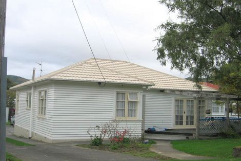 Photo of property in 5 Romney Square, Tawa, Wellington, 5028