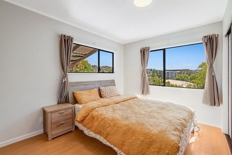 Photo of property in 14 Mallard Place, Unsworth Heights, Auckland, 0632