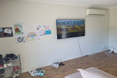 Photo of property in 21 Dundale Avenue, Blockhouse Bay, Auckland, 0600