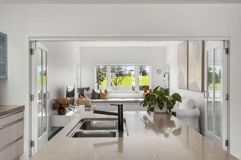 Photo of property in 165 Vauxhall Road, Narrow Neck, Auckland, 0624