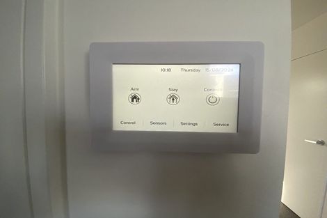 Photo of property in 1 Ara Paiwhenua, Tawa, Wellington, 5028