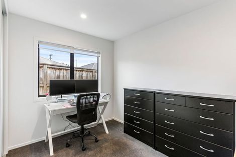 Photo of property in 11 Sauterne Road, Kumeu, 0810