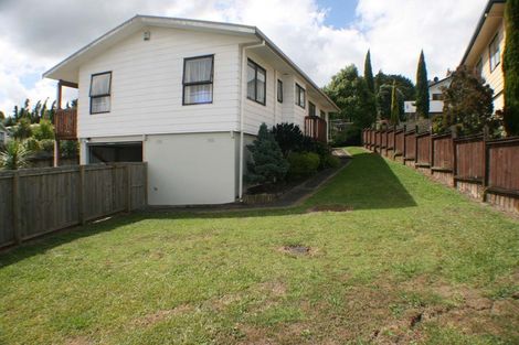 Photo of property in 1 Louise Place, West Harbour, Auckland, 0618