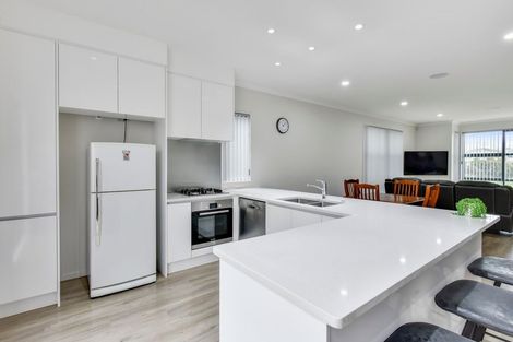 Photo of property in 7 Taupinga Way, Takanini, 2112