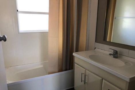 Photo of property in 33a Cambridge Terrace, Papatoetoe, Auckland, 2025