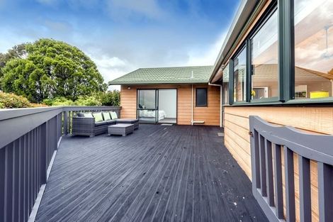 Photo of property in 11 Queen Natalie Place, Massey, Auckland, 0614