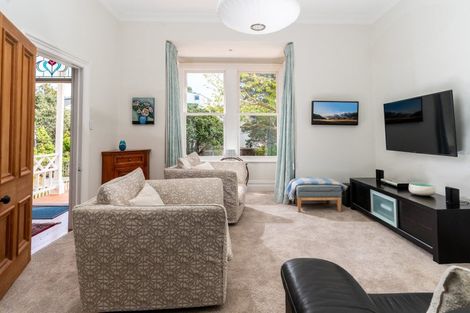 Photo of property in 33 Grove Road, Kelburn, Wellington, 6012