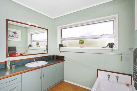 Photo of property in 32 Kawakawa Bay Coast Road, Kawakawa Bay, Papakura, 2585