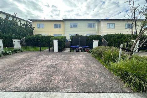 Photo of property in 15/11 Ray Small Drive, Papakura, 2110