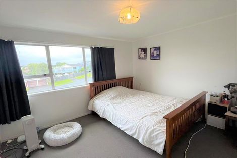 Photo of property in 90 Oreil Avenue, West Harbour, Auckland, 0618