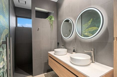 Photo of property in 11 Sapphire Spring Rise, Wanaka, 9305