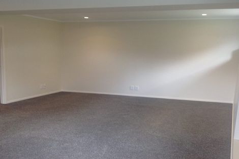Photo of property in 2/17 Park Road, Glenfield, Auckland, 0629