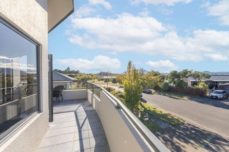 Photo of property in 27 Kinder Street, Acacia Bay, Taupo, 3330