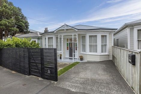 Photo of property in 17 Myrtle Crescent, Mount Cook, Wellington, 6021