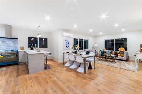 Photo of property in 8 Shibata Rise, Ranui, Auckland, 0612