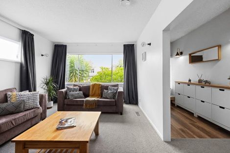 Photo of property in 1 Ashford Place, Havelock North, 4130